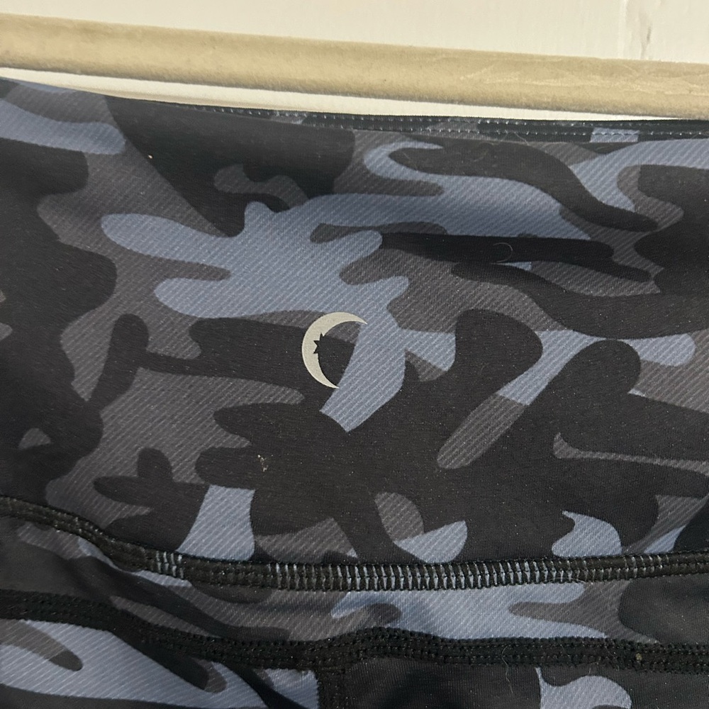 ZYIA Black Camo Women's Leggings - Picture 5 of 7